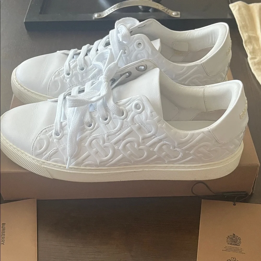 Burberry White Quilted Leather Low-Top Sneakers - Picture 3 of 7